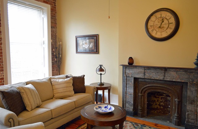 Balkon in der Julia Street! Neu renovierte Wohnung im Arts District