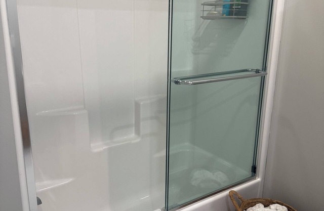 Bright 1 Bedroom with Private bathroom