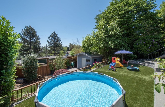 Bright 2 Bed 2 Bath Family Home