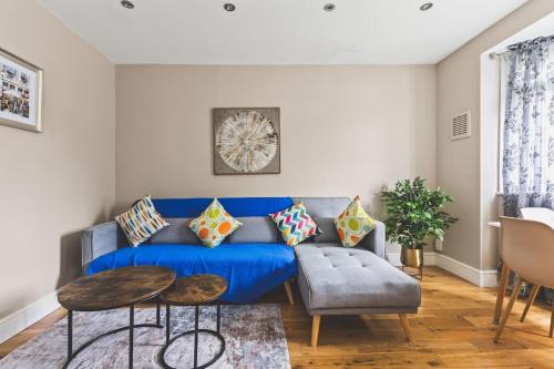 Bright 2bed flat near station - COU A