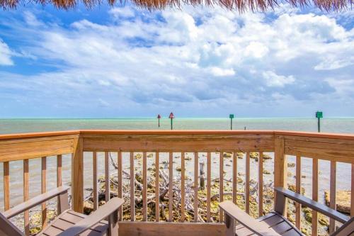 Bright 2BR Condo with Breathtaking Ocean View