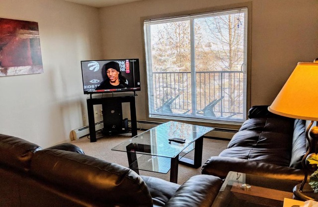 Bright 2BR U/G parking LRT&Transit 1Min Walk