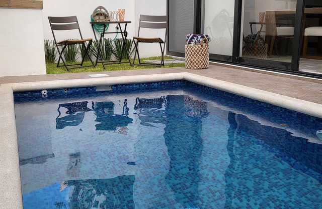 Bright 3 Bedroom Home w/ Private Pool.