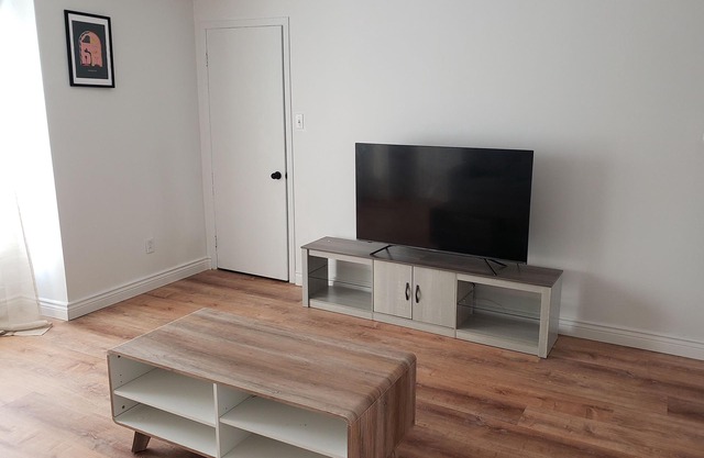 Bright 3BR Apt Near Montreal