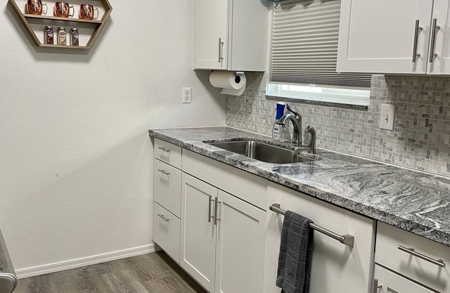 Bright 4 bedroom, close to hospital