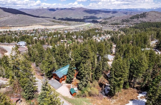 Bright A-Frame | FirePit + Mtn Views + Hot Tub