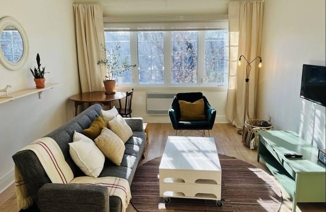 Bright Ahuntsic Apartment