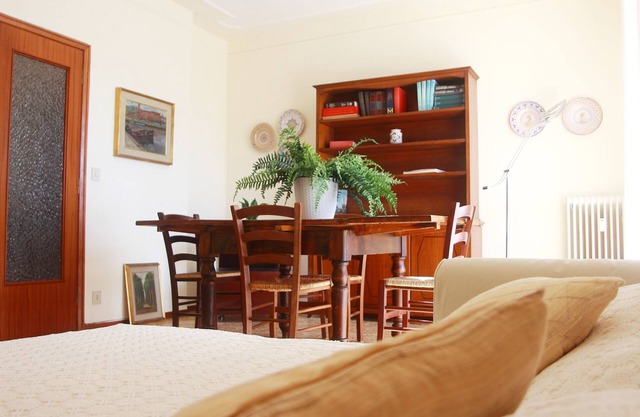 Helle Wohnung, belüftet, 4 Stock, Platz Maschine mit Toren