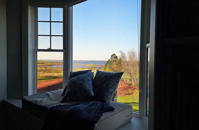 Bright & Airy Beach House – Bay Views, Wraparound Deck & Room to Unwind