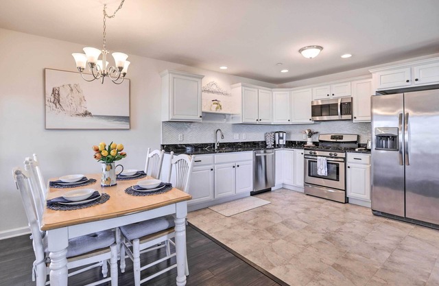 Bright & Airy Condo - Walk to Ortley Beach!