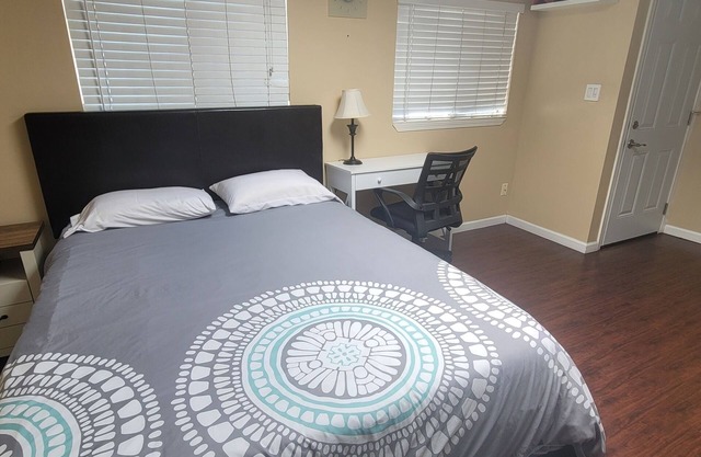 Bright, airy room with private bath & entrance !