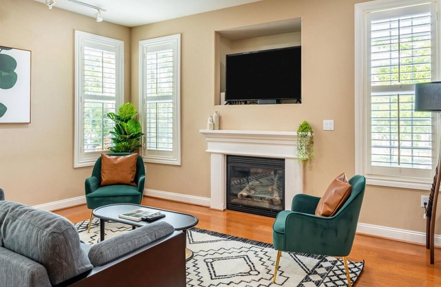 Bright and Airy 3BR with Jacuzzi Tub in Dublin