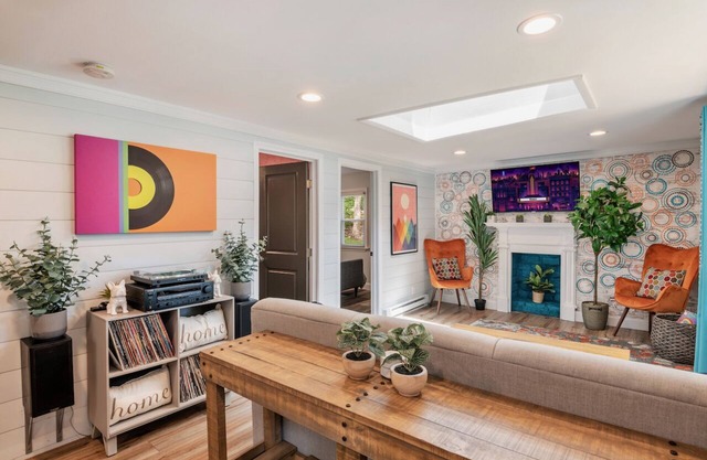 ☀ Bright and Charming Single-Family Home at Baxter Lake - Dog Friendly