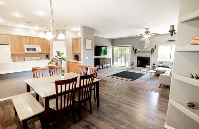 Bright and Cheerful 3-BR Residence in Prescott