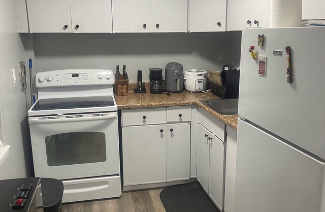 Bright and Cozy 1-bedroom apartment in the West End of Hartford