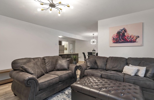 Bright and Cozy suite, great for work stays or vacations heart of Campbell River