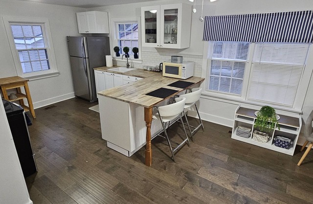 Bright and cozy riverfront home in the heart of Canada's Prettiest Little Town!