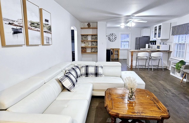 Bright and cozy riverfront home in the heart of Canada's Prettiest Little Town!