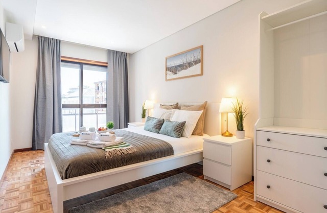 Bright and Elegant Urban Flat w/Balcony by Host Wise
