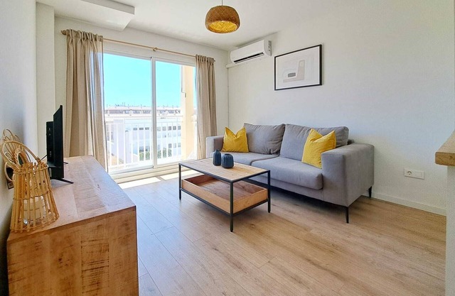 Bright AND Sunny Flat Close TO THE SEA Luxury Design