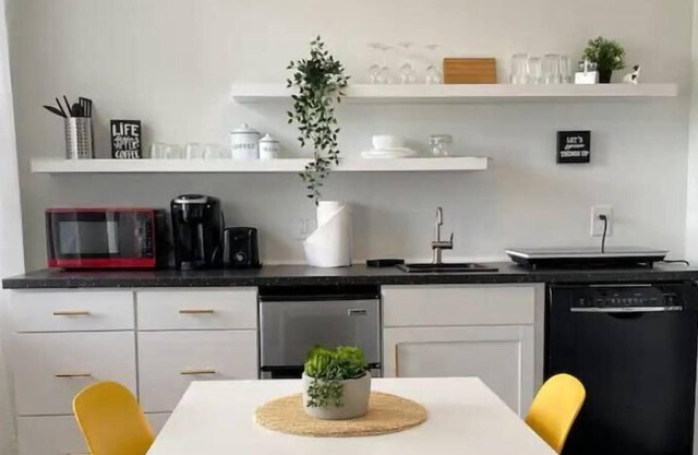 Bright and Fun 1-Bedroom Serviced Apartment.