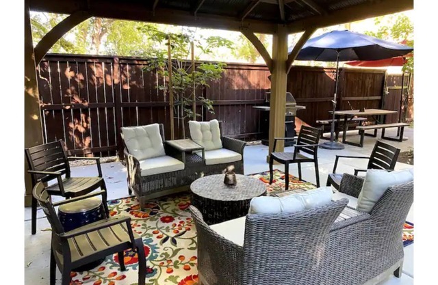 Bright and Modern 2 Bedroom in Downtown Chico