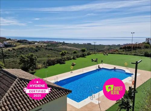 Bright and quiet apartment with a pool