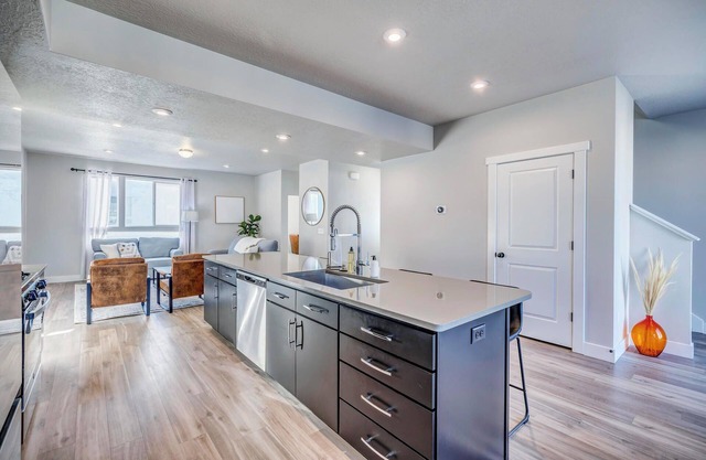 Bright and Spacious 4 Bed/3.5 Bath Modern Townhome with Garage