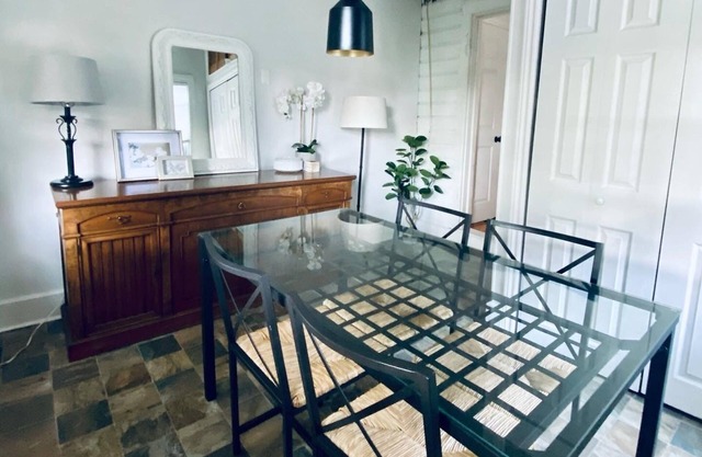 Bright and Spacious 2 Bedroom House w/ backyard