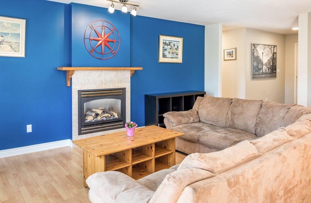 Bright And Spacious 3-Bedroom West Coast Rancher