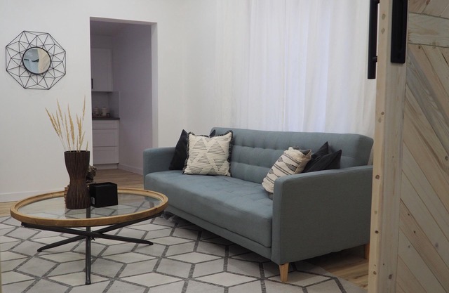 Bright and Spacious Home near U of W, HSC Hospital, downtown, and airport
