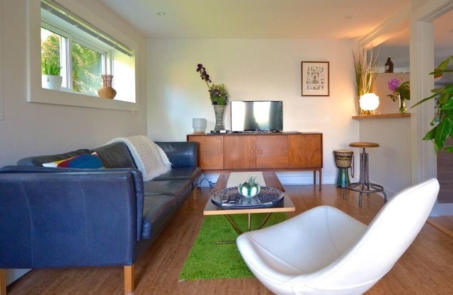 Bright and Stylish Two Bedroom