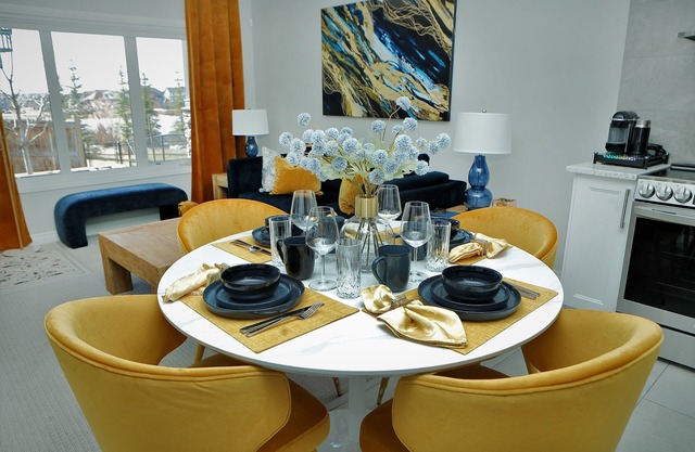 Bright and sunny 1-bdr guest suite in South Calgary