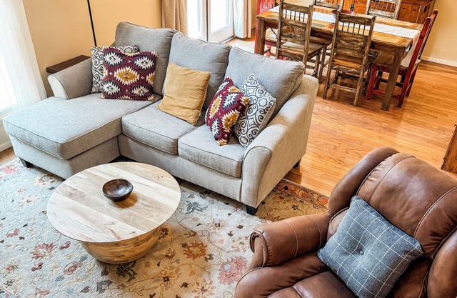 Bright and Sunny Casa Christina-Pet Friendly-Has A/C