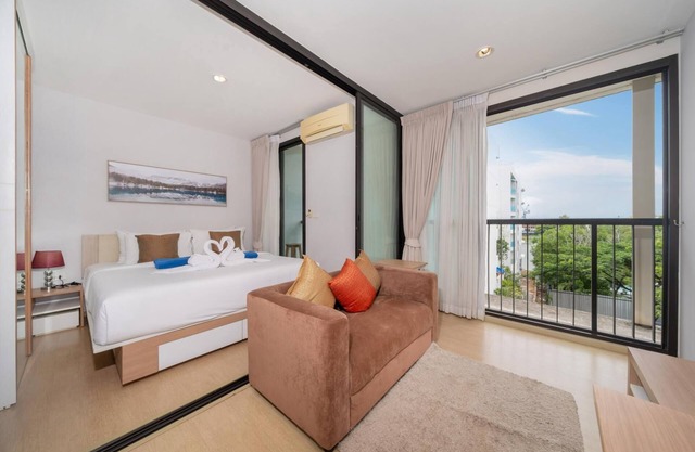 Cozy lagoon view apartment at Boat Avenue
