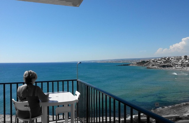 Helle Wohnung am Meer in Cava d'Aliga