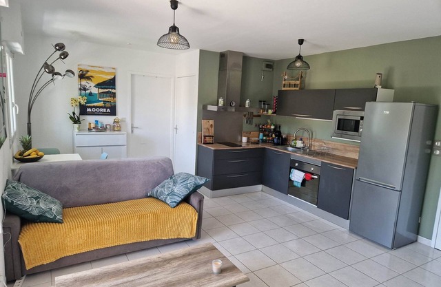 Bright apartment near the sea