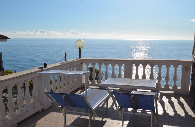 Helles Apartment mit traumhafter Terrasse und fantastischem Meerblick