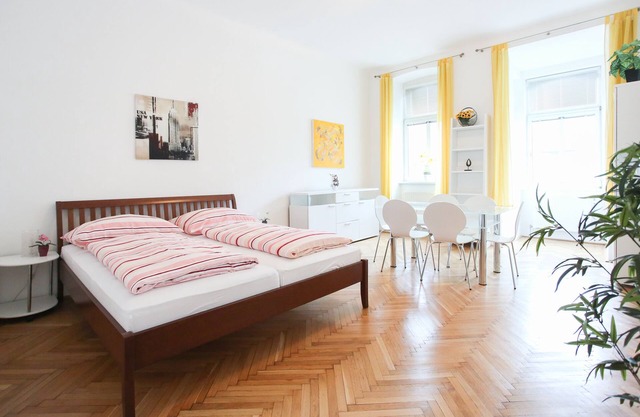 Helles Apartment mit 2 Schlafräumen
