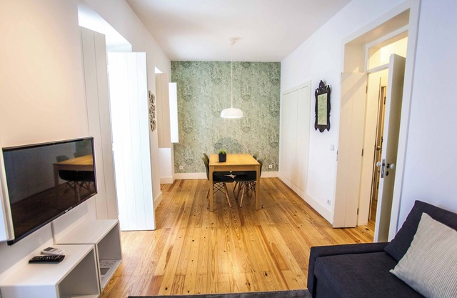 Bright apartment with balcony - Flat 1