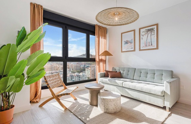 Bright Apt w/ Great Location in Málaga