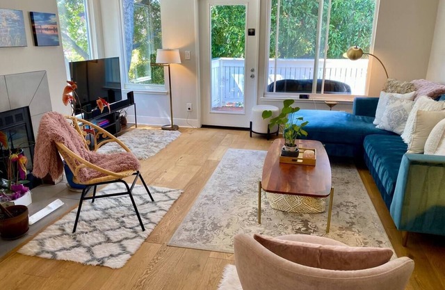 Bright, Beautiful Waterfront Luxury Condo