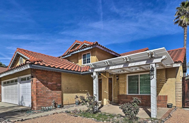 Bright California Home w/ Patio < 1 Mi to Hiking!