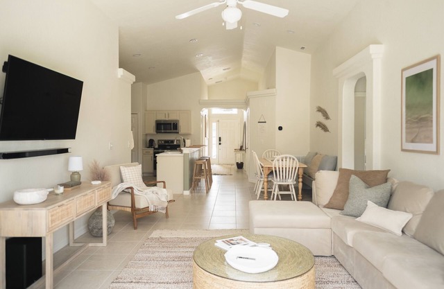 Bright, Charming Home near Disney with Private HEATED Pool