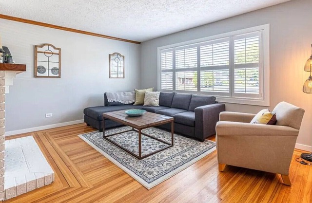 ❂Bright & Cheerful❂ Central 2BR w/ WiFI & Parking