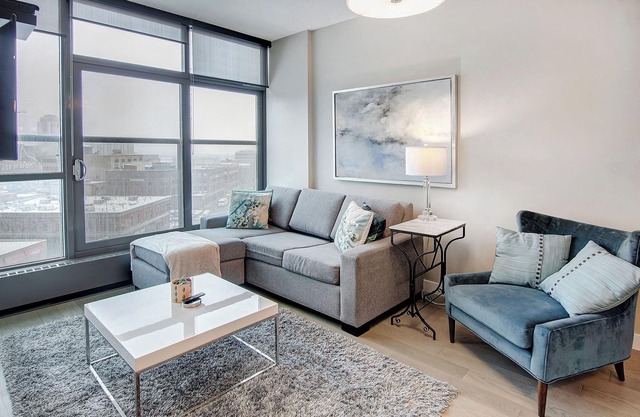 Bright & Clean 1 BR 1 BA DT Condo - City Views!