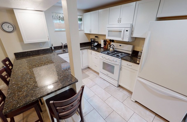 Bright, clean basement - Close to skiing - Green and healthy
