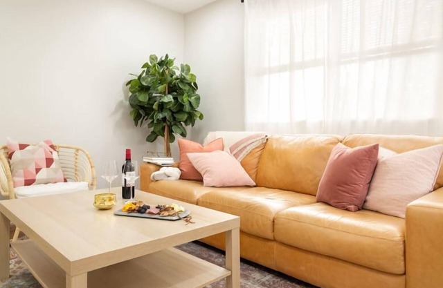 Bright&Comfy 2bed/1ba in quiet White Plains duplex