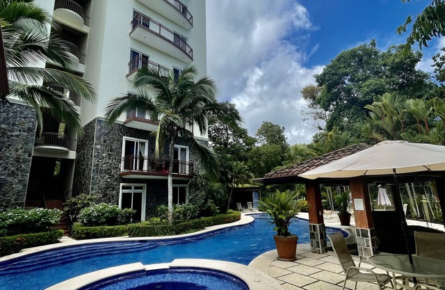 Bright Condo with great pool in La Torre Next to Los Suenos