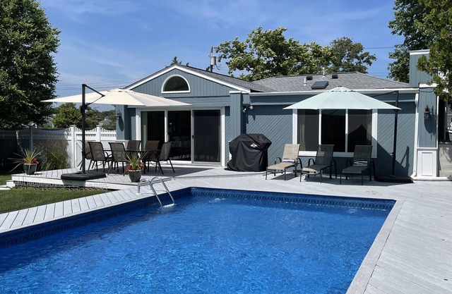 SOMMER 2018! Helle zeitgenössische W / Private Pool Schritte von Moriches Bay